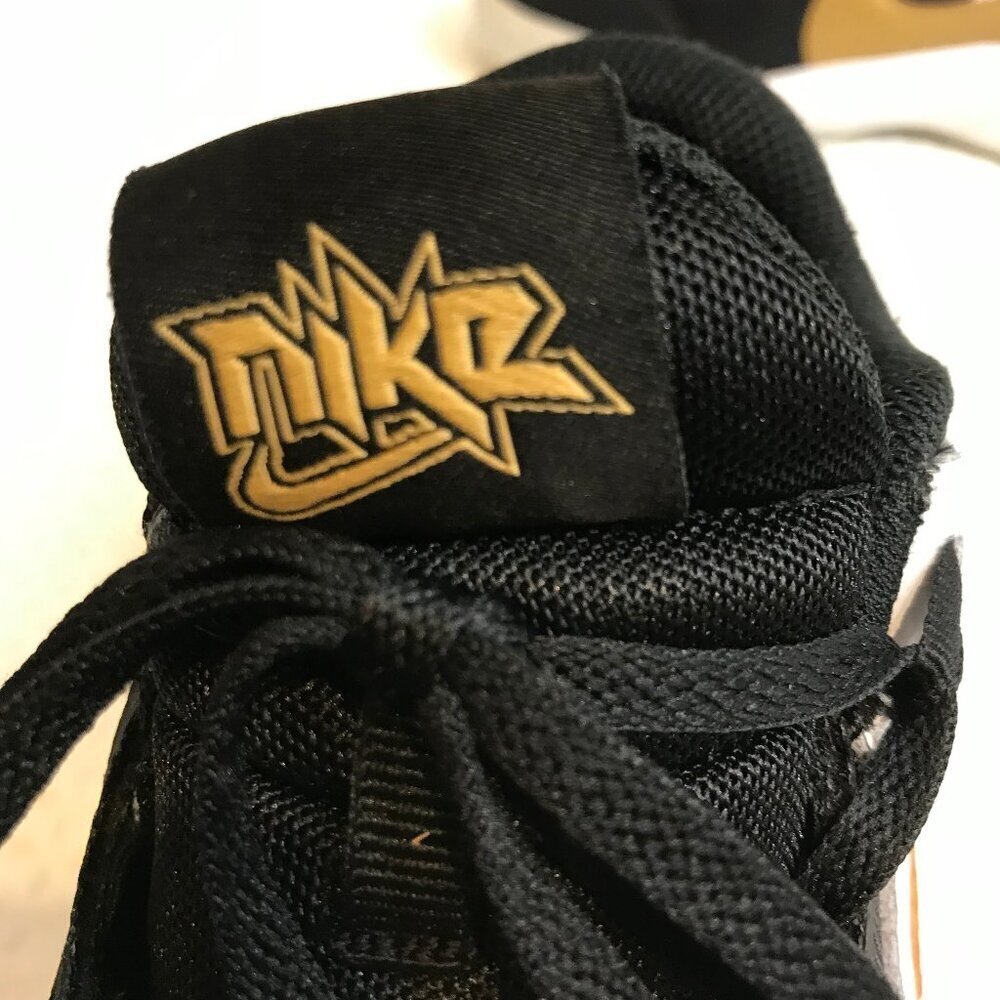 NIKE BOYS TEMA HUSTLE BASKETBALL SHOES SIZE 7Y - Picture 7 of 10